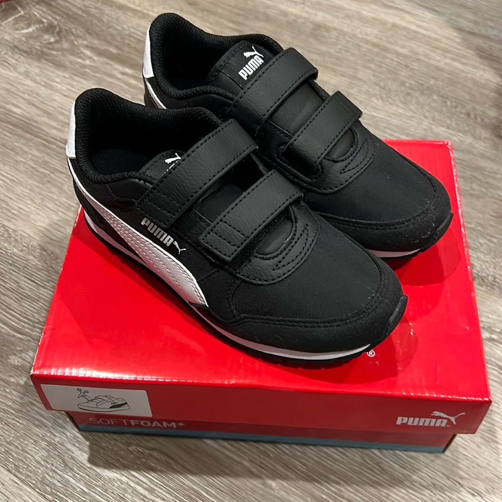 Puma ST Runner black/white Velcro shoe 1.5